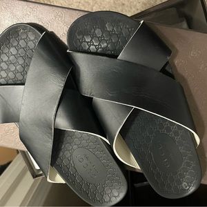 Men’s Gucci slides. Authentic